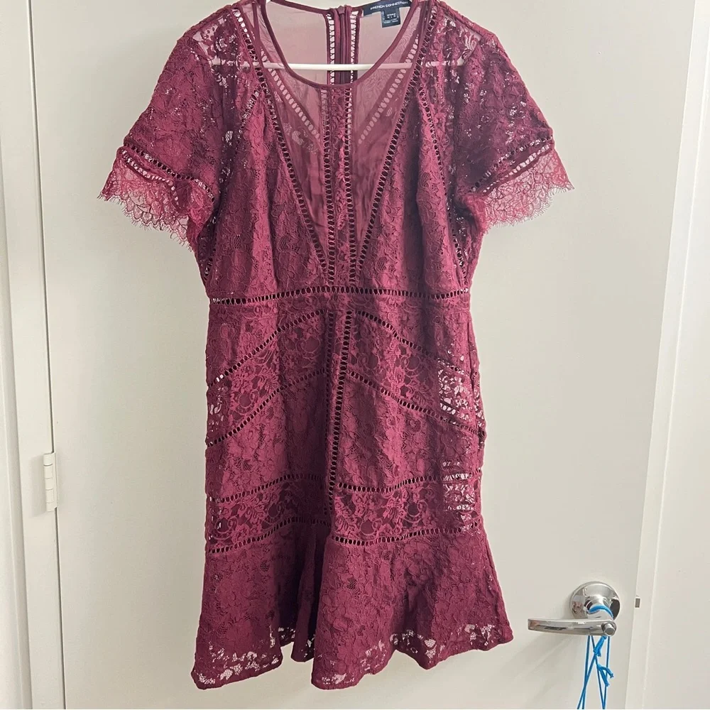 🎄holiday season🎁French Connection Chante lace midi dress in Burgundy - Picture 4 of 6